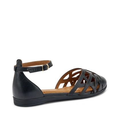 Ballerina in pelle traforata