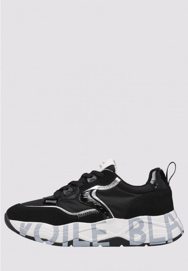 Sneaker club 105.