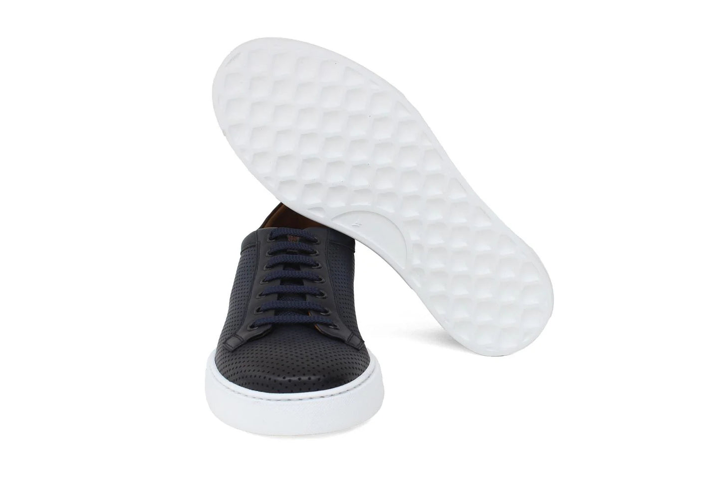 Sneaker in vitello naturale traforato