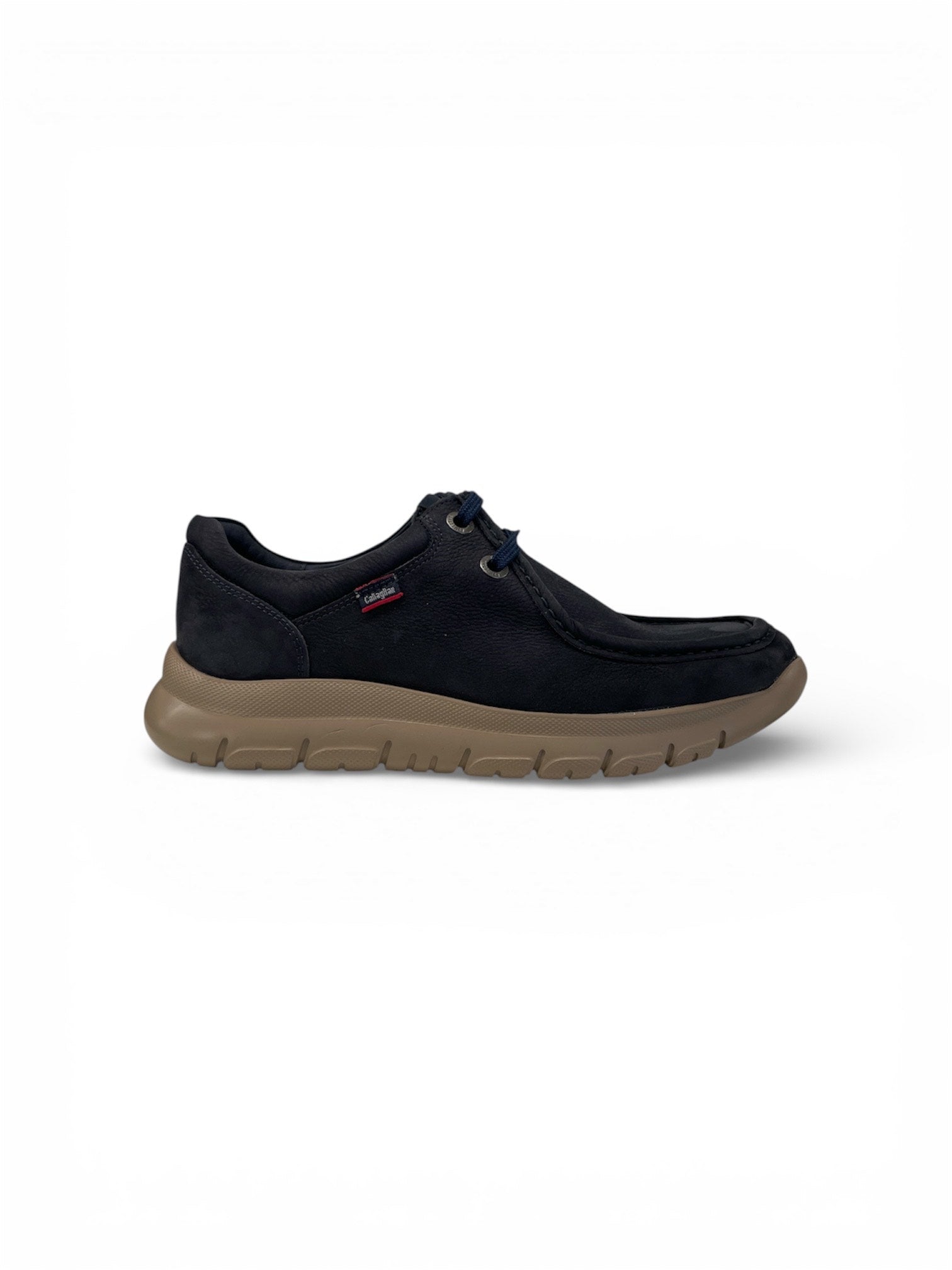 Scarpa allacciata