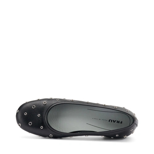 Ballerina con borchie