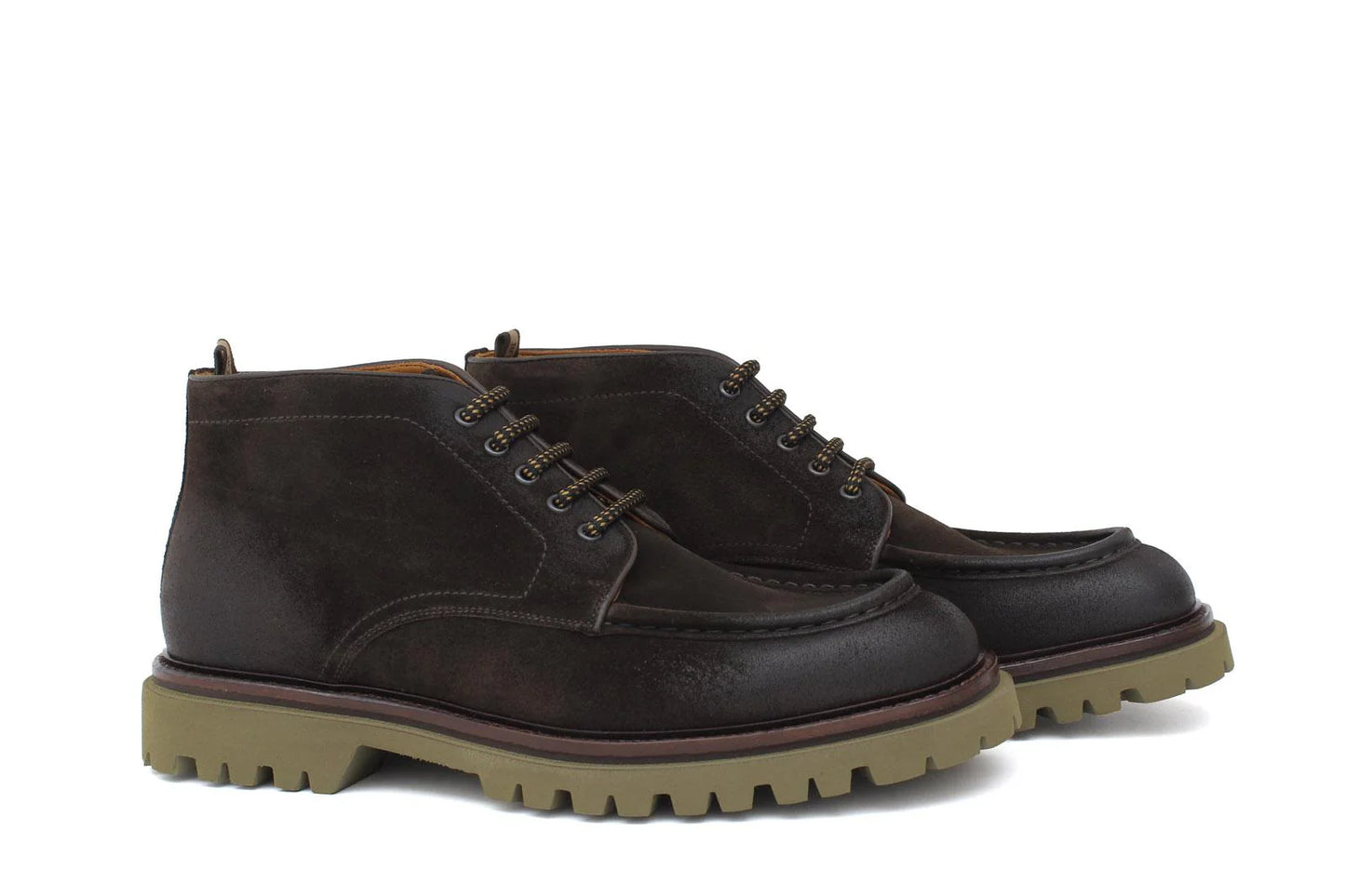 Polacchino stringato in camoscio ingrassato