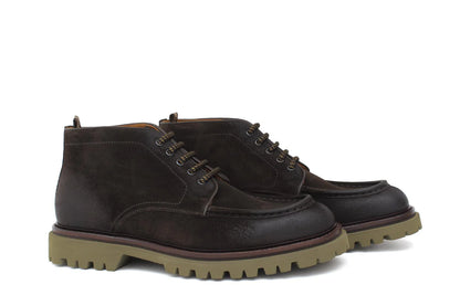 Polacchino stringato in camoscio ingrassato