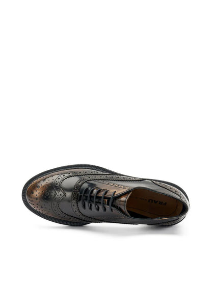 Stringata ricamo inglese