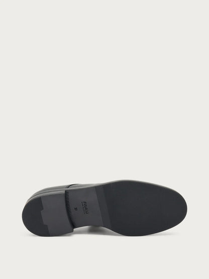 Stringate in pelle semilucida