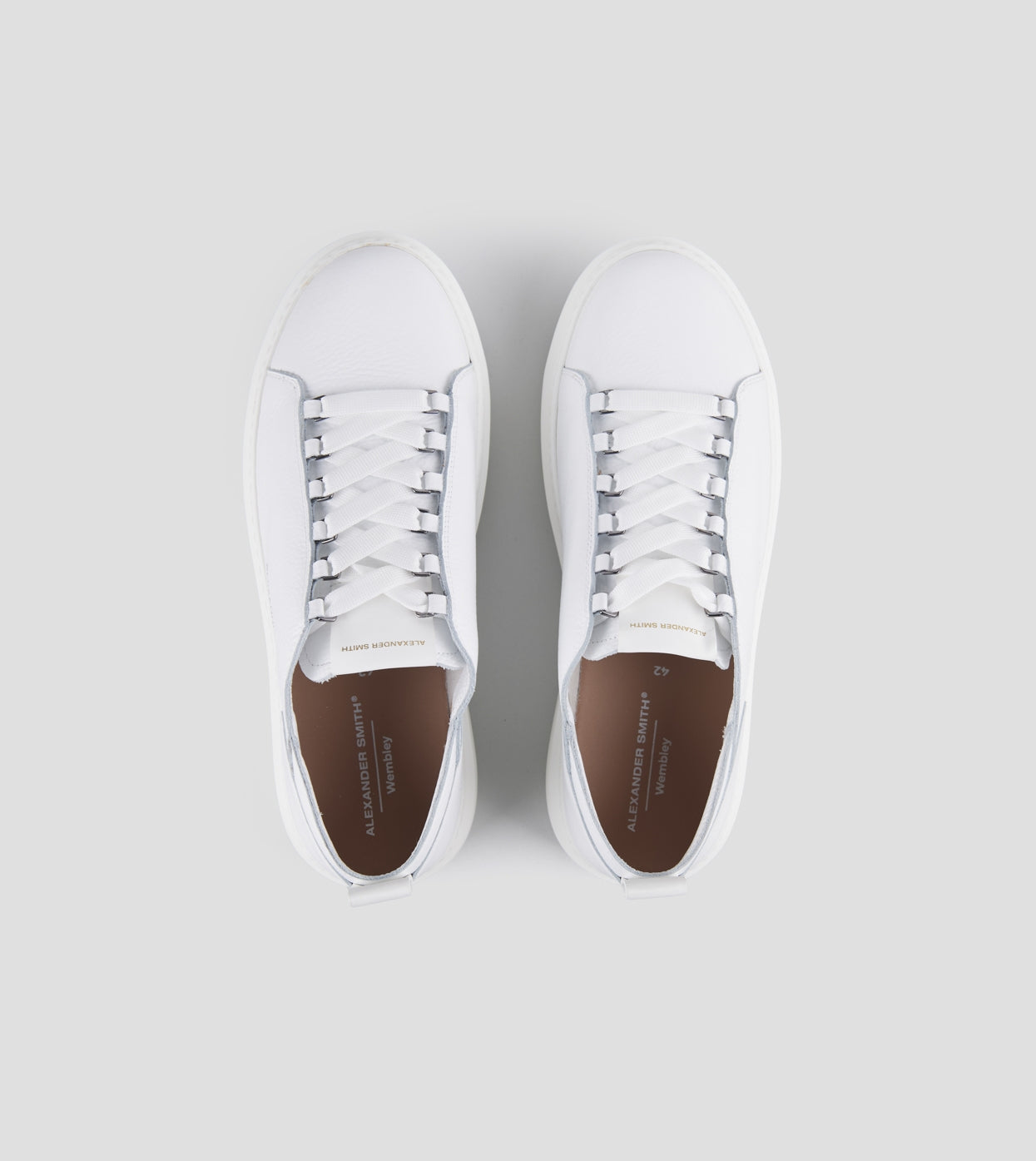 Sneaker Wembley decostruita