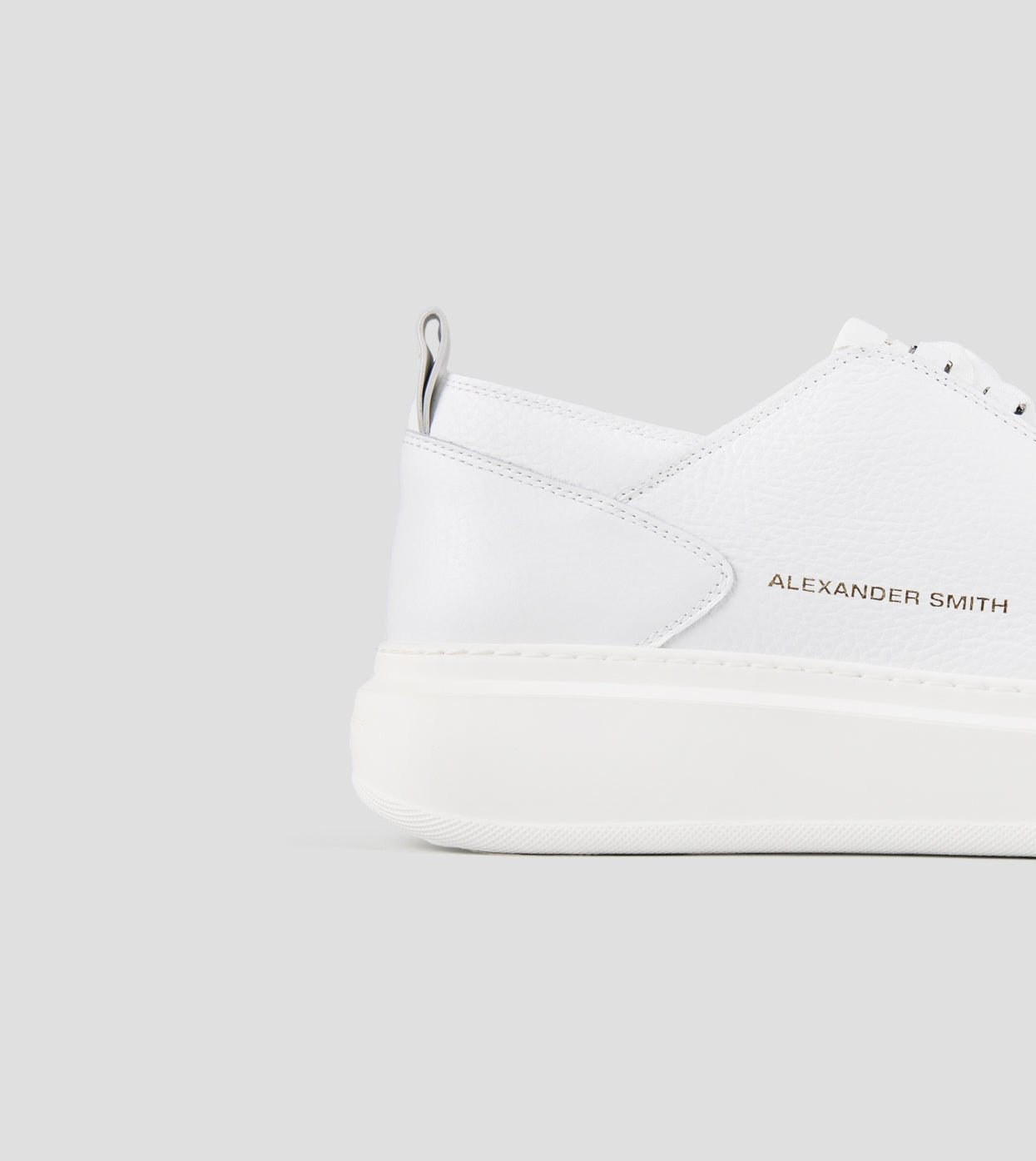 Sneaker Wembley decostruita