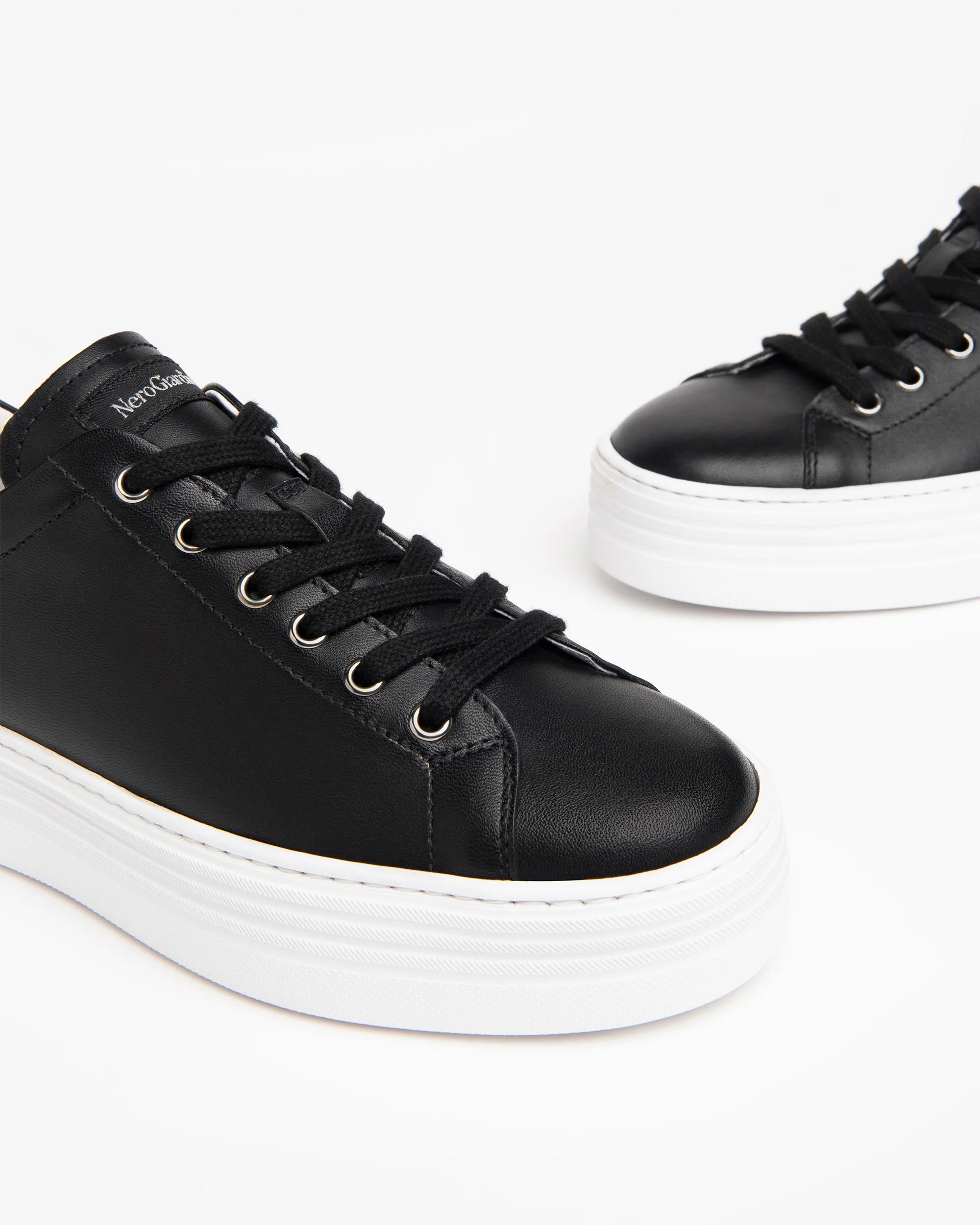 Sneaker fiocco