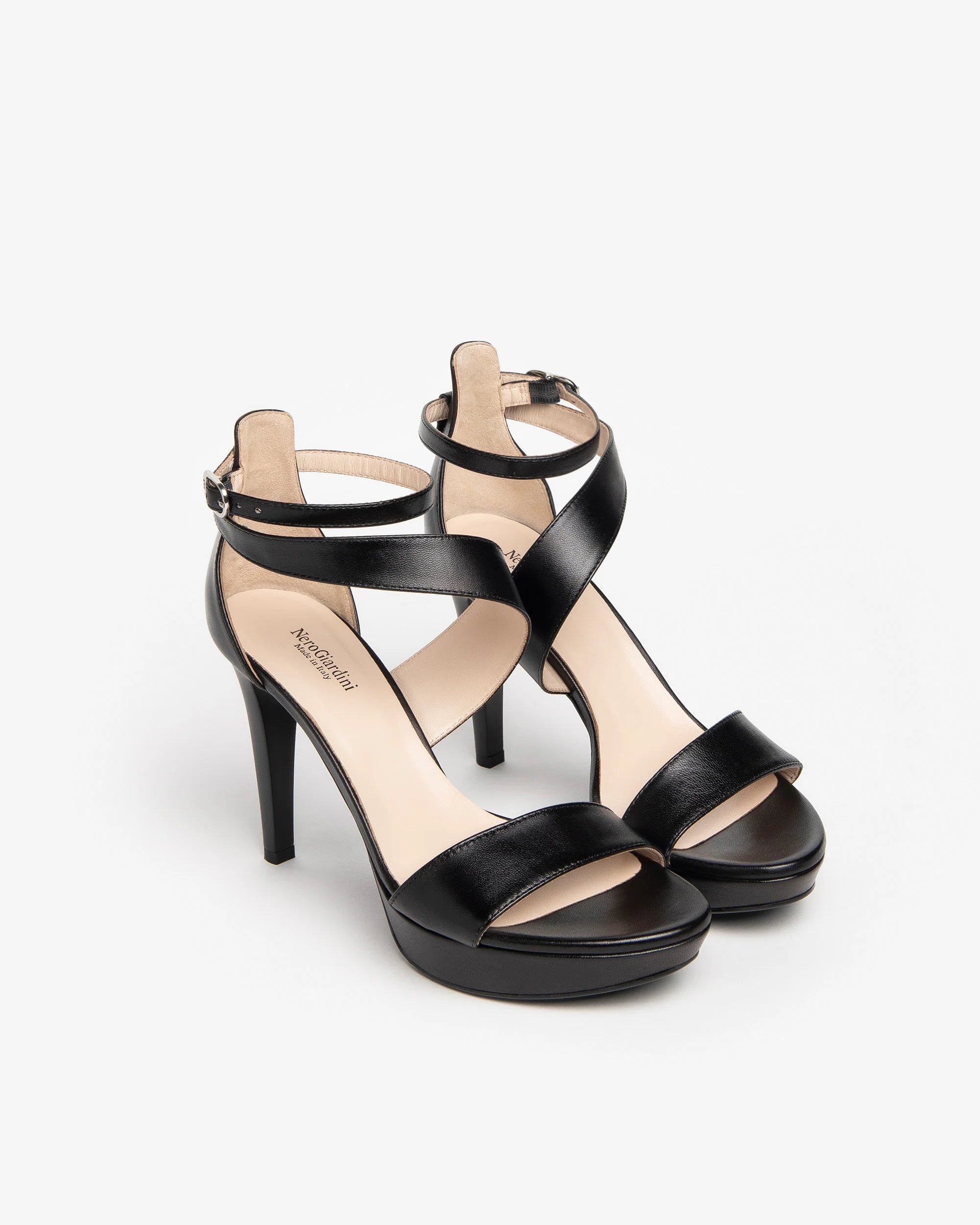 Sandalo in pelle con plateau