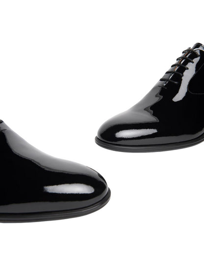 Stringate in vernice