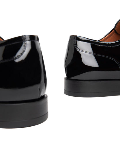 Stringate in vernice