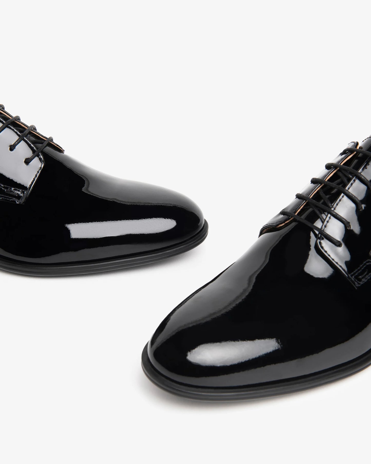 Stringate in vernice