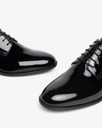 Stringate in vernice