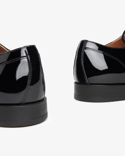 Stringate in vernice