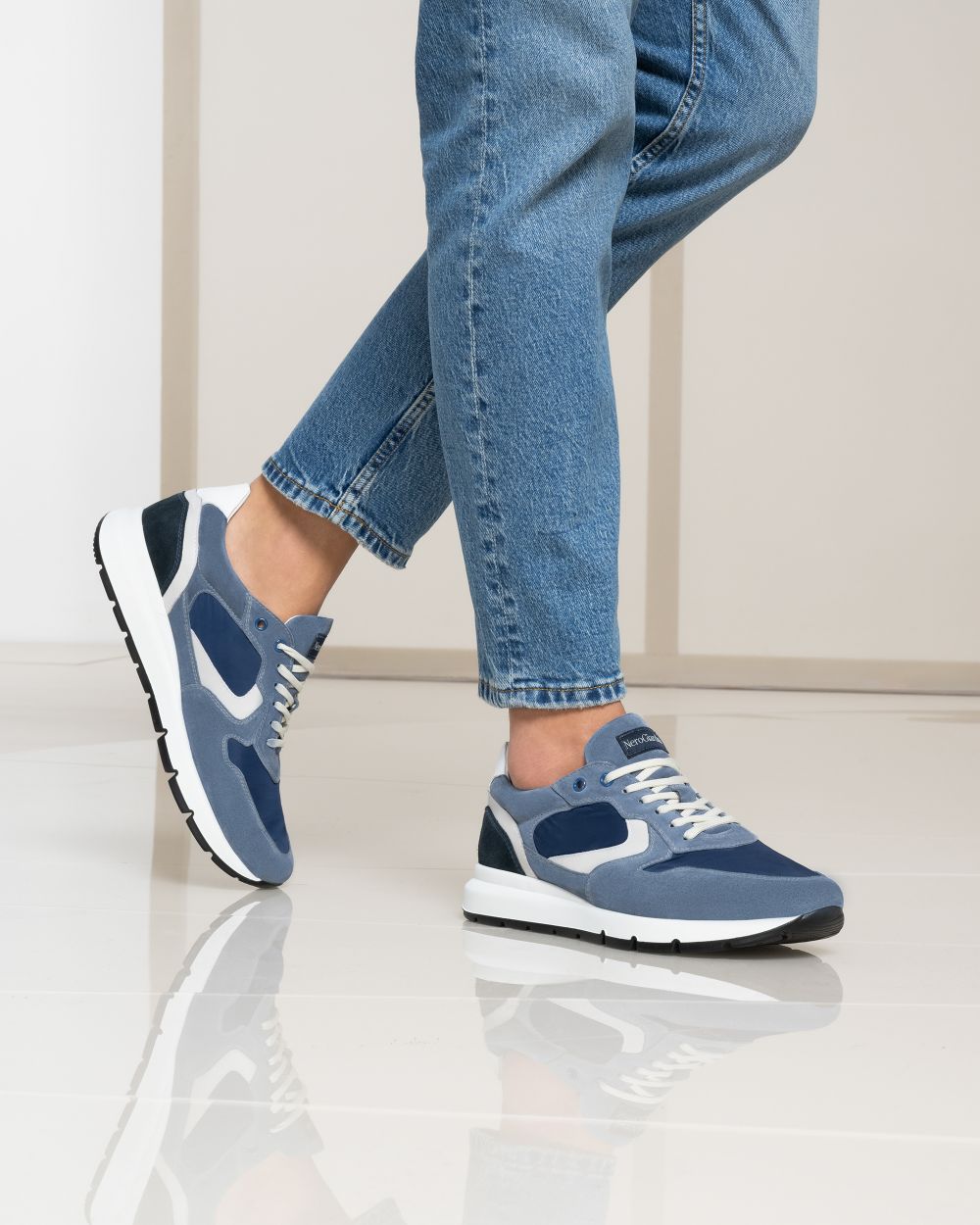 Sneakers in camoscio e tela