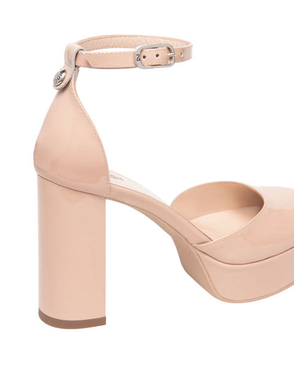 Décolleté in vernice