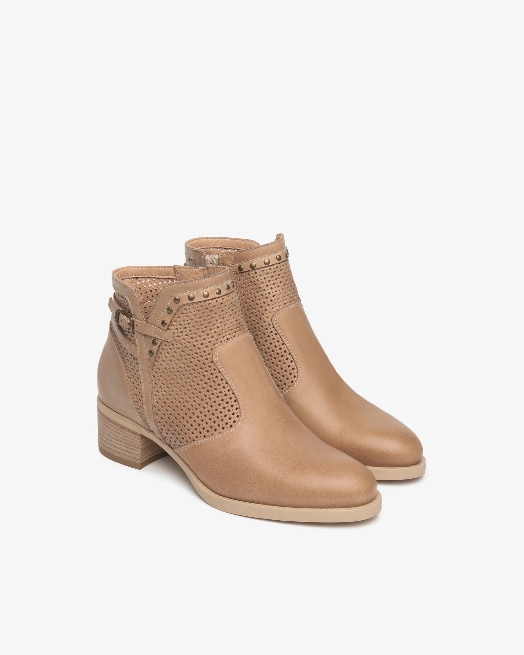 Stivaletto in pelle traforato