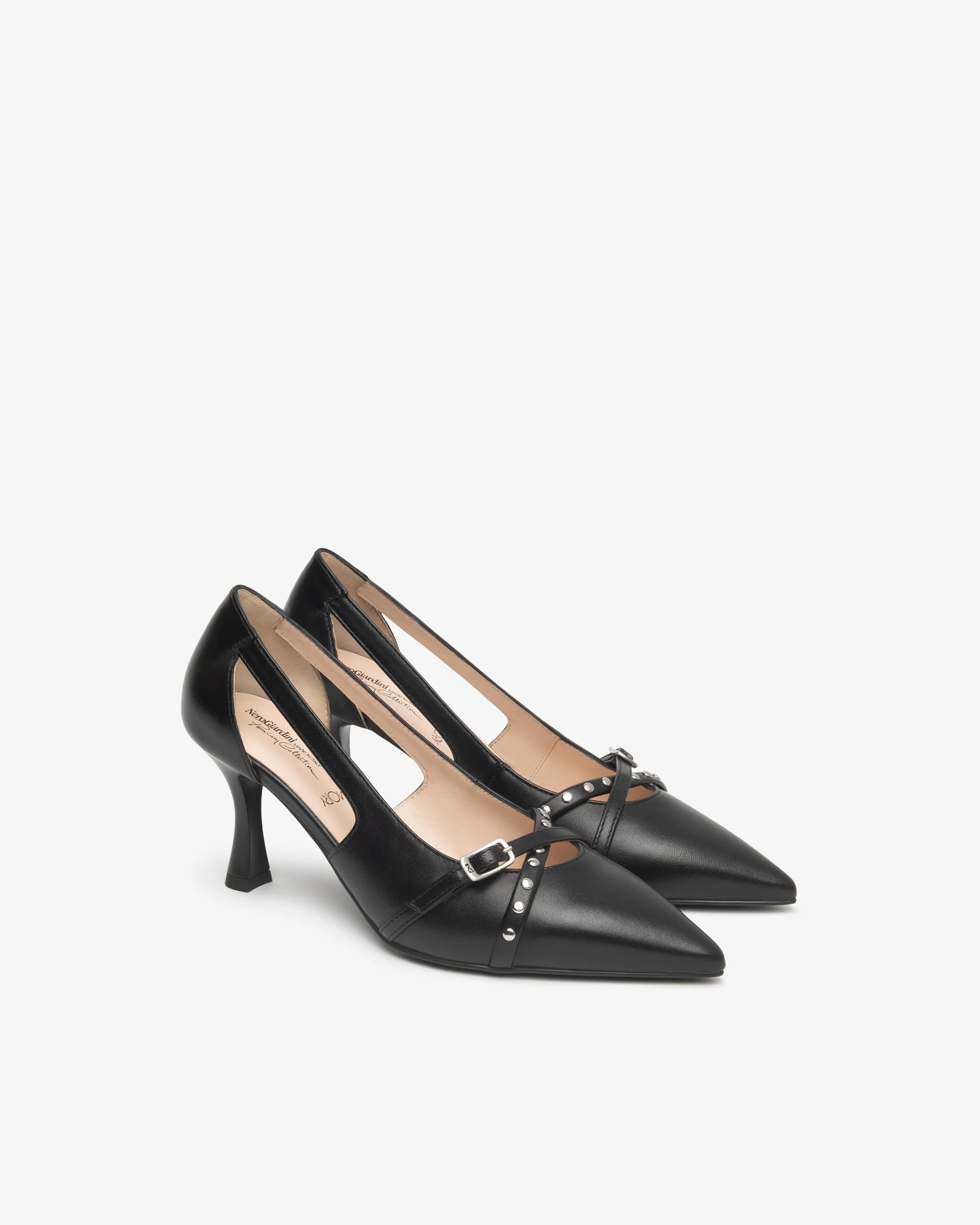 Décolleté in pelle con borchie