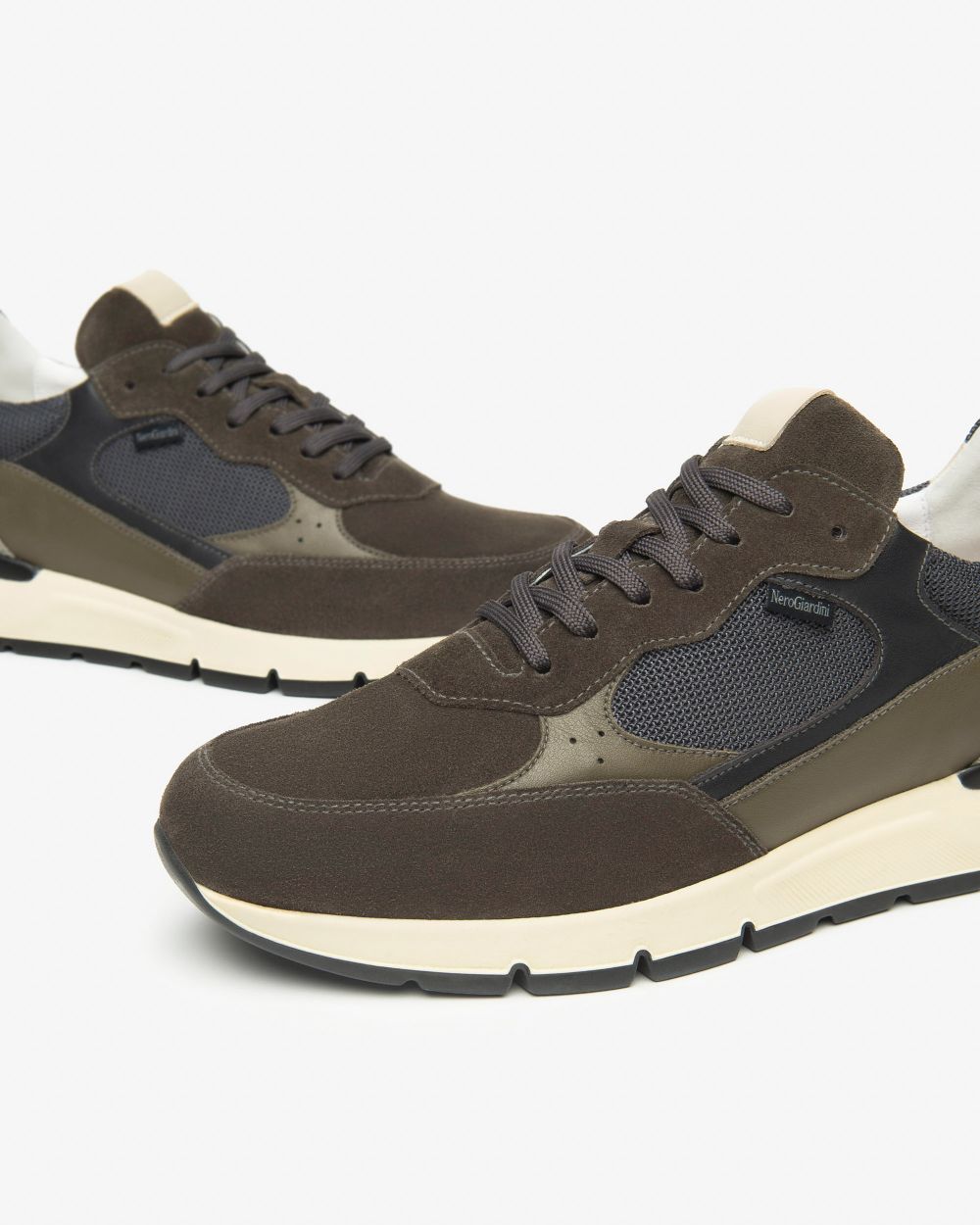 Sneakers in camoscio e nylon