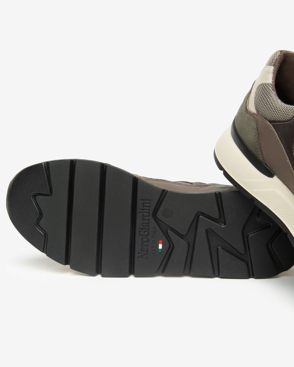 Sneakers in camoscio e nylon