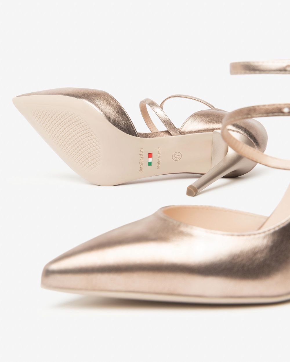 Décolleté in pelle