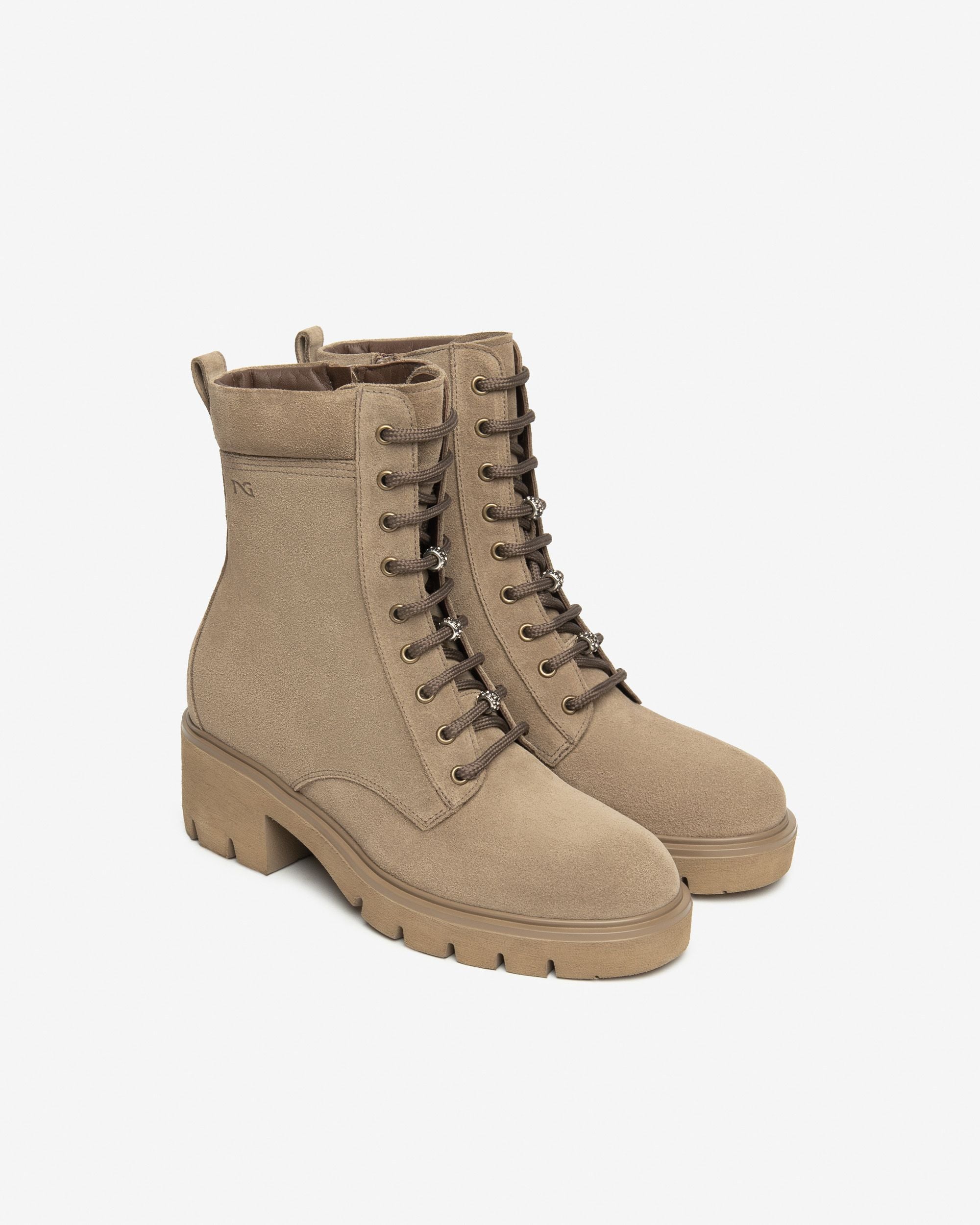 Anfibi in suede