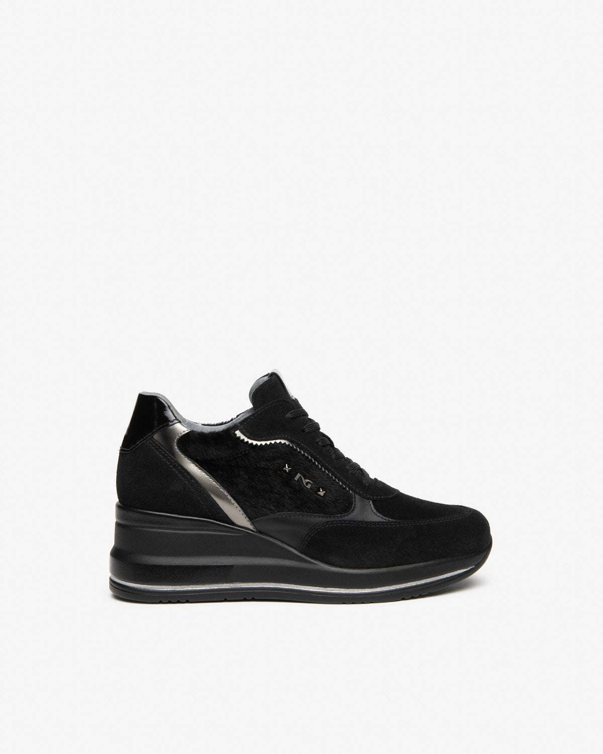 Sneakers in suede, pelle e materiale tecnico