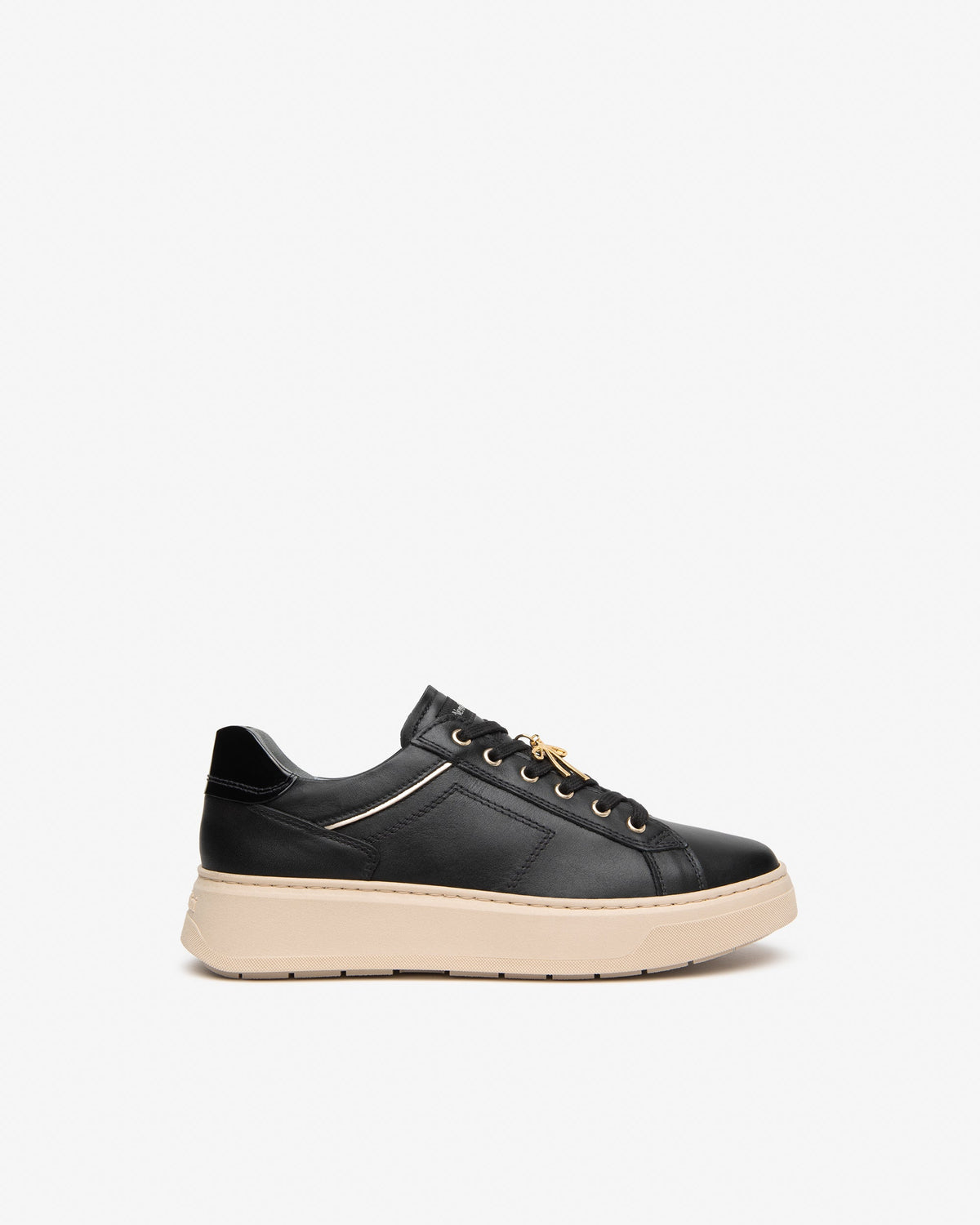 Sneakers in pelle , vernice e materiale tecnico