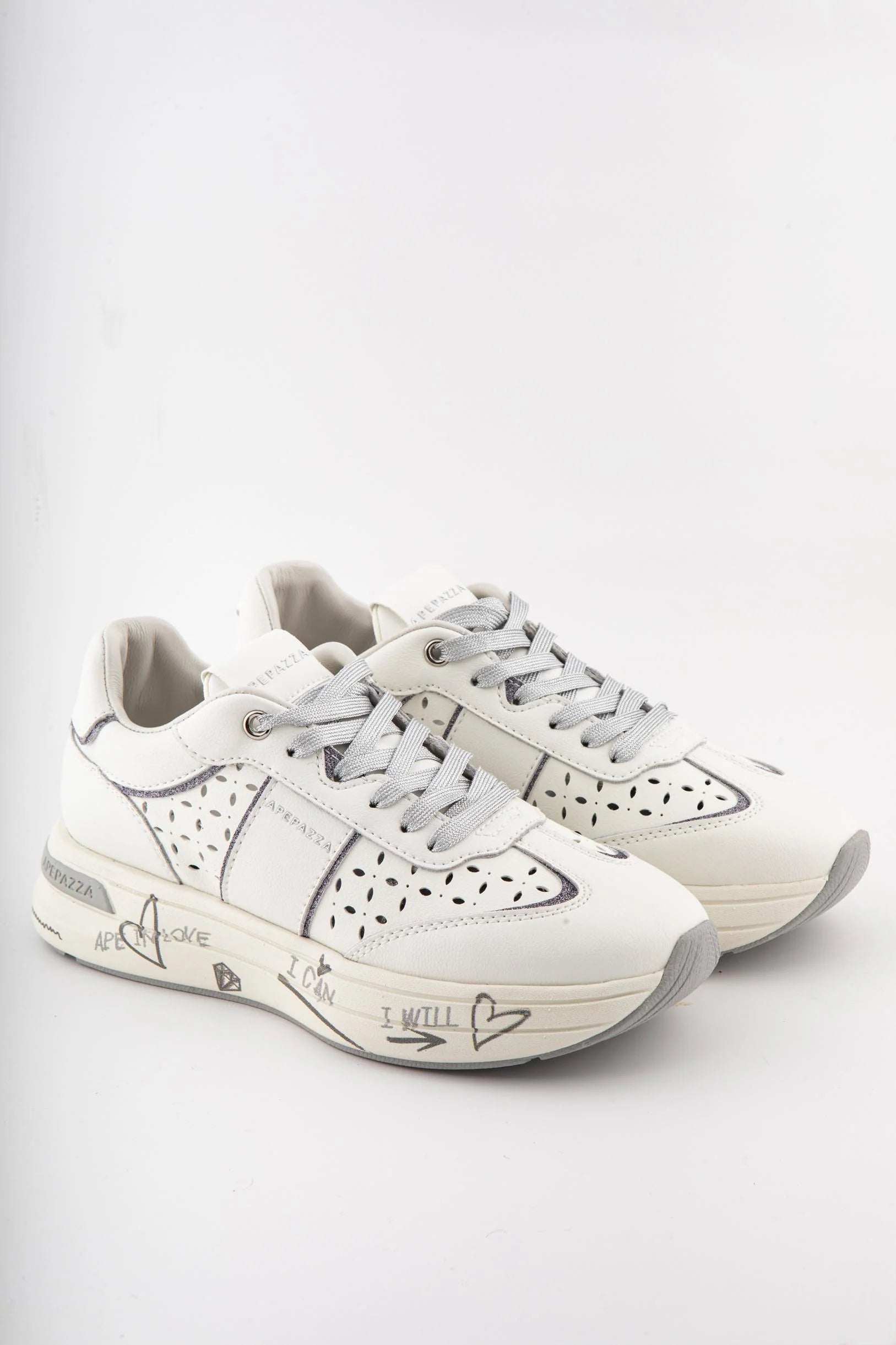 Sneaker traforata