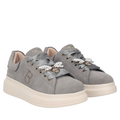Sneakers in suede con ape gioiello