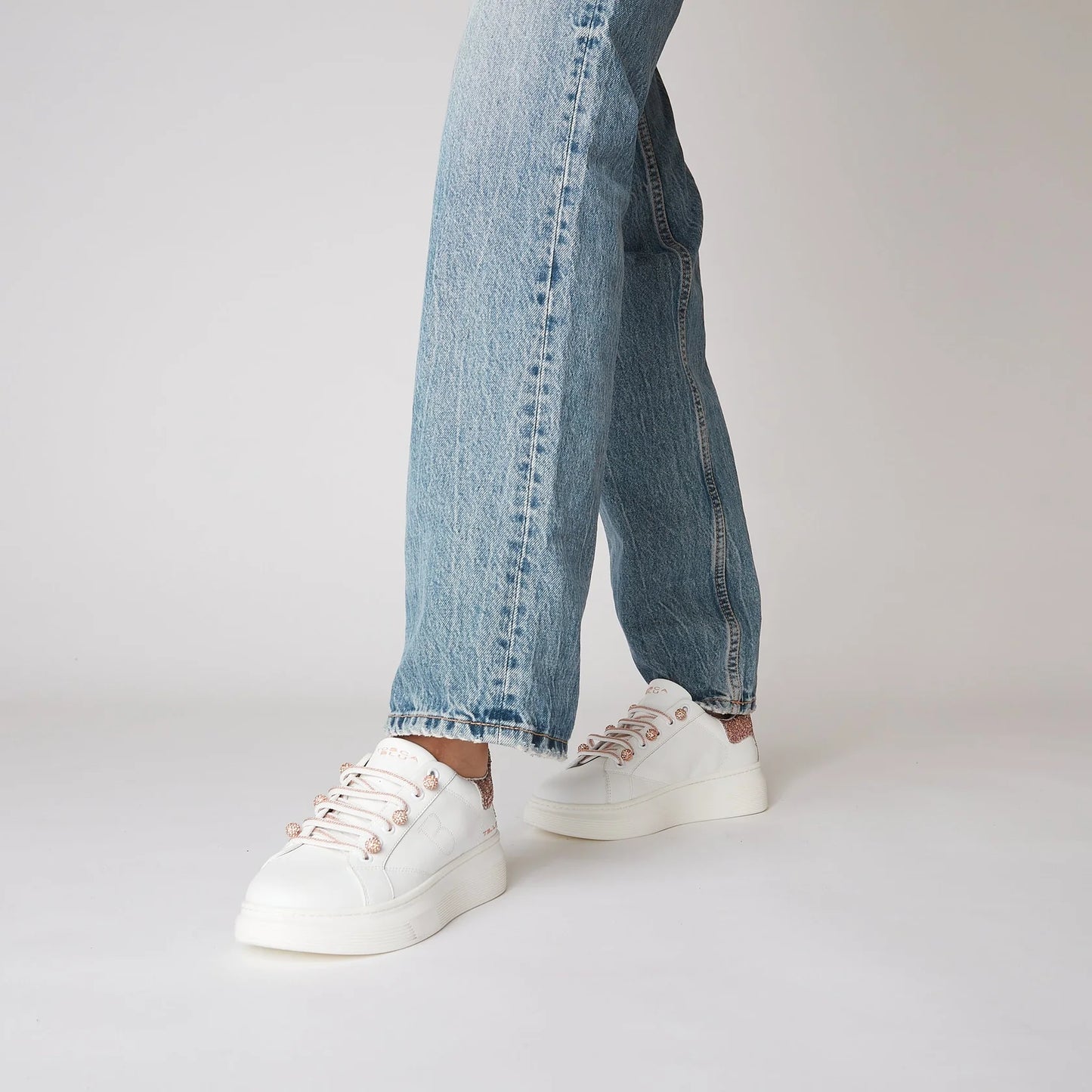 SNEAKER FENICE CON PERLE IN MICROSTRASS